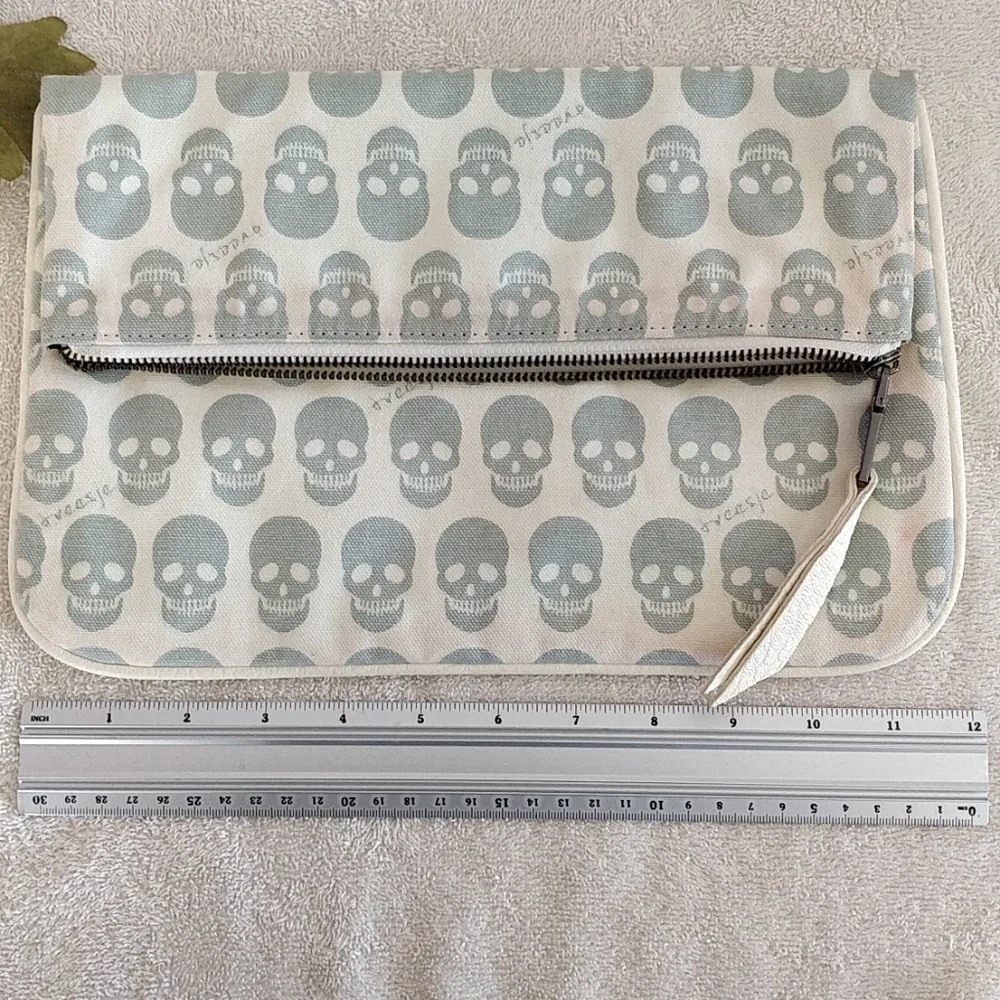 Treesje Fabric Foldover 'Fatal' Clutch w/ Zipper - Picture 12 of 13